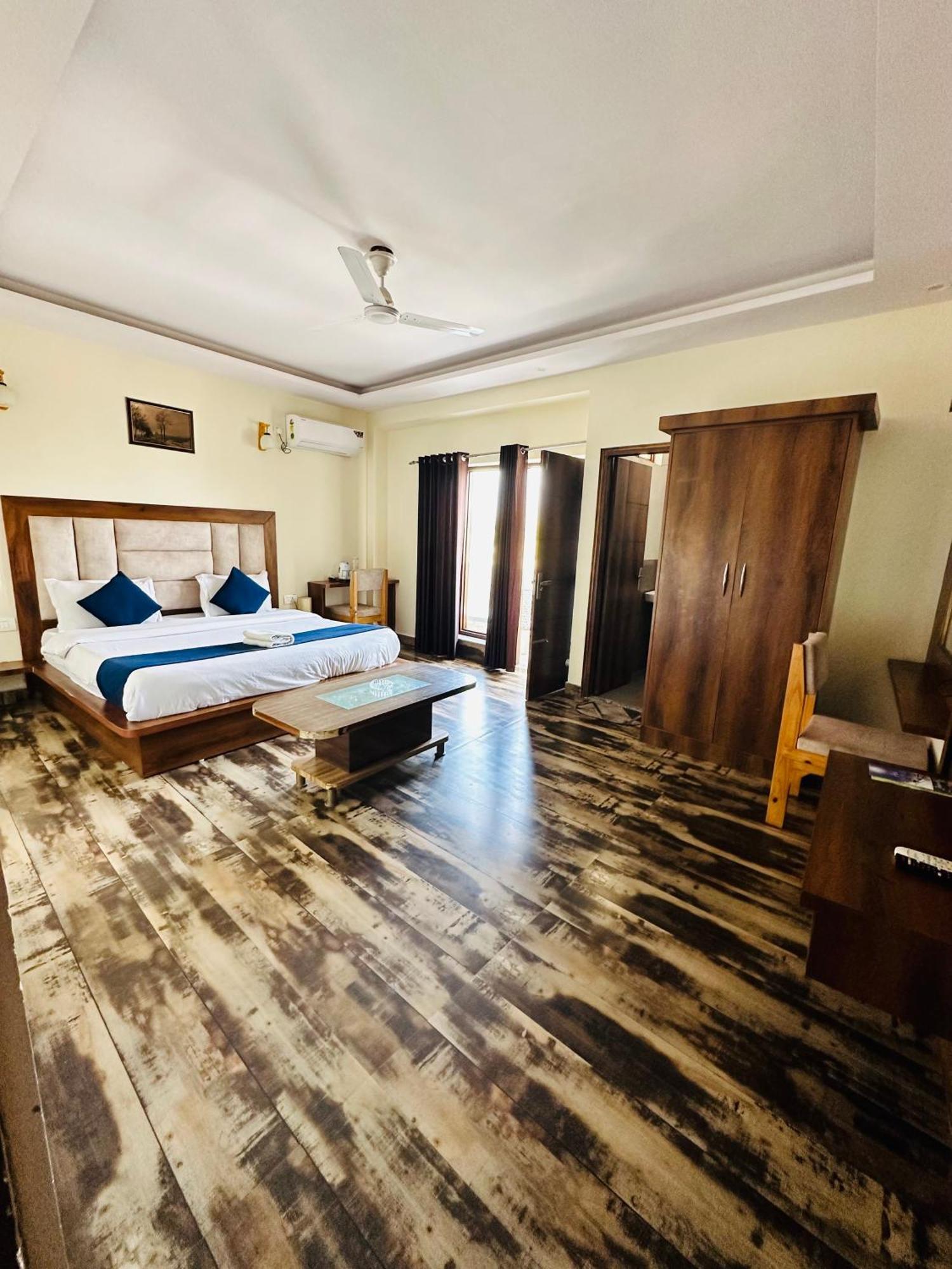 Hotel Royal Orbit By Arony Hospitality Dehradun Exterior foto